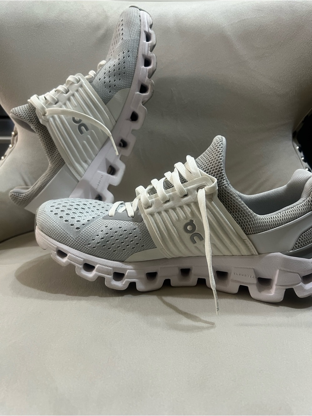 On cloud running shoes - Picture 6 of 6